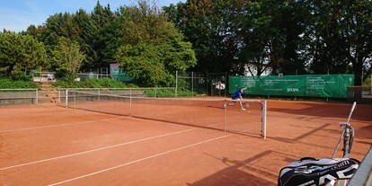 Tennisverein - Parkplätze vor der Tennisanlage: Ausreichend - Rheinland-Pfalz - Center Court - Tennisclub Nieder-Olm e.V.