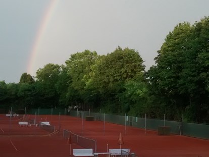Tennisverein - Parkplätze vor der Tennisanlage: Ja - Mainz Weisenau - Regenbogen über Weisenau - SVW Mainz