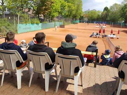 Tennisverein - Anzahl Tennisplätze: 6 - Hochheim am Main - Blick von der Terrasse - SVW Mainz