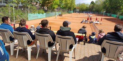 Tennisverein - Online Buchungssystem - PLZ 55120 (Deutschland) - Blick von der Terrasse - SVW Mainz