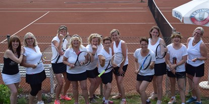 Tennisverein - Mannschaften gemeldet für dieses Jahr: Ja - Ruhrgebiet - Mannschaftsfoto der Medenmannschaft 'Damen 40' des TC Neuss-Weckhoven e.V. - TC Neuss-Weckhoven e.V.