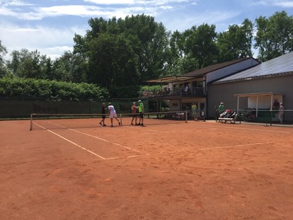 Tennisverein - Parkplätze vor der Tennisanlage: Ja - Deutschland - Centercourt - TF GW Bergisch Gladbach 75 e.V.