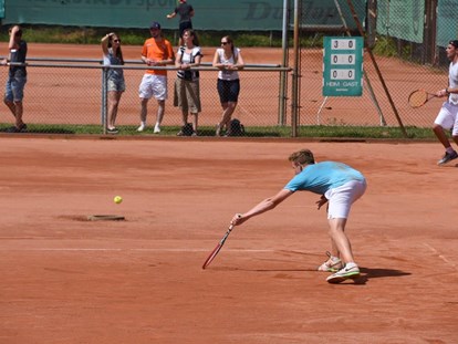 Tennisverein - Parkplätze vor der Tennisanlage: Ausreichend - Groß-Gerau - Tennis Club Rot-Weiß e.V. Groß-Gerau