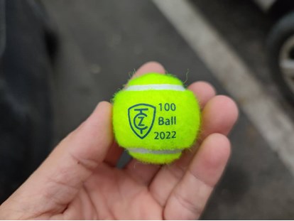 Tennisverein - Wir sind dein Partner für: Tennisbälle und Zubehör - Köln - Schlüsselanhänger mit Logo. - Vibra-Stop