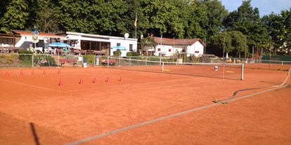 Tennisverein - Parkplätze vor der Tennisanlage: Ausreichend - Rheinhessen - MTV 1861 e.V. Abteilung Tennis