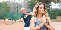 Tennisverein - Mallorca - ZENNIS 
Gemeinsam mit meiner Partnerin (zertifizierte Yoga- und Meditationslehrerin) biete ich exklusive Tennisurlaube an. ZENNIS ist die Kombination der Philosophie des Zen und Tennis.   - John Lambrecht Tennis Coach Mallorca