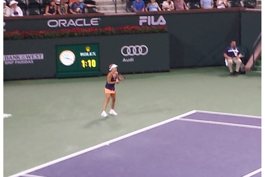 Tennis: Angie bekommt gerade eine unerwartete Niederlage als Weltranglistenzweite gegen die Russin Elena Vesnina (6:3;6:3) - Gunter Krambs