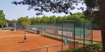 Tennisverein - Parkplätze vor der Tennisanlage: Ja - Mainz - Unsere schöne Anlage - DJK Mainzer Sand