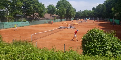 Tennisverein - Verband: Tennisverband Rheinland-Pfalz - Deutschland - Blick über die Plätze - SVW Mainz