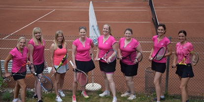 Tennisverein - Tennis-Schnupperkurs: Bieten wir an. - Nordrhein-Westfalen - Mannschaftsfoto 'Offene Damen' des TC Neuss-Weckhoven e.V. - TC Neuss-Weckhoven e.V.