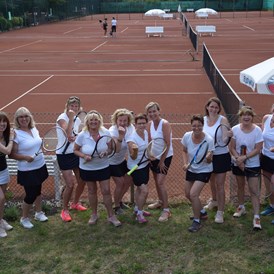 Tennisportal: Mannschaftsfoto der Medenmannschaft 'Damen 40' des TC Neuss-Weckhoven e.V. - TC Neuss-Weckhoven e.V.