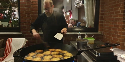 Tennisvereine - Mannschaften gemeldet für dieses Jahr: Ja - Niederrhein - Reibekuchen-Essen Winter 2019 auf der Clubhausterrasse mit Clubwirt Alex des TC Neuss-Weckhoven e.V. - TC Neuss-Weckhoven e.V.