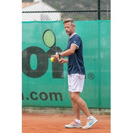 Tennistrainer: Beim Training in Canyamel, Mallorca Spanien, 2021 - Tennis.Service.Thomas.Schekorr