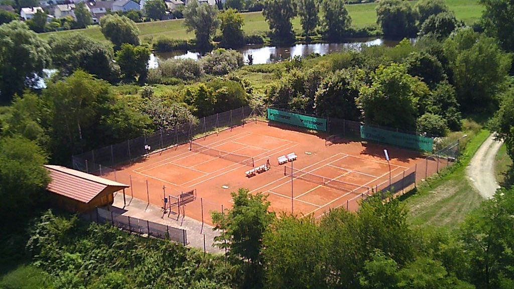 Tennisportal: Unsere Plätze mit traumhafter Lage  - SV BW Münster-Sarmsheim