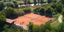 Tennisverein - Medenrunde spielen wir.: Ja - Rheinland-Pfalz - Unsere Plätze mit traumhafter Lage  - SV BW Münster-Sarmsheim