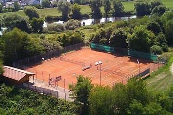 Tennisportal: Unsere Plätze mit traumhafter Lage  - SV BW Münster-Sarmsheim