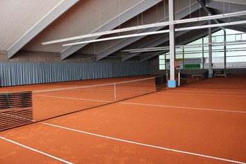 Tennisportal: Asche-Halle (Tennishalle Gronau) - TF GW Bergisch Gladbach 75 e.V.