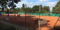 Tennisverein - Parkplätze vor der Tennisanlage: Ausreichend - MTV 1861 e.V. Abteilung Tennis