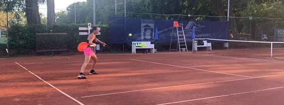 tennis spielen: Britta Hasselmann