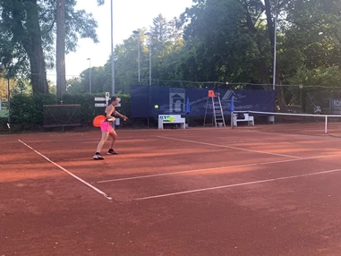 tennis spielen: Britta Hasselmann