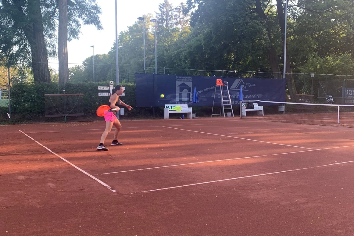 tennis spielen: Britta Hasselmann