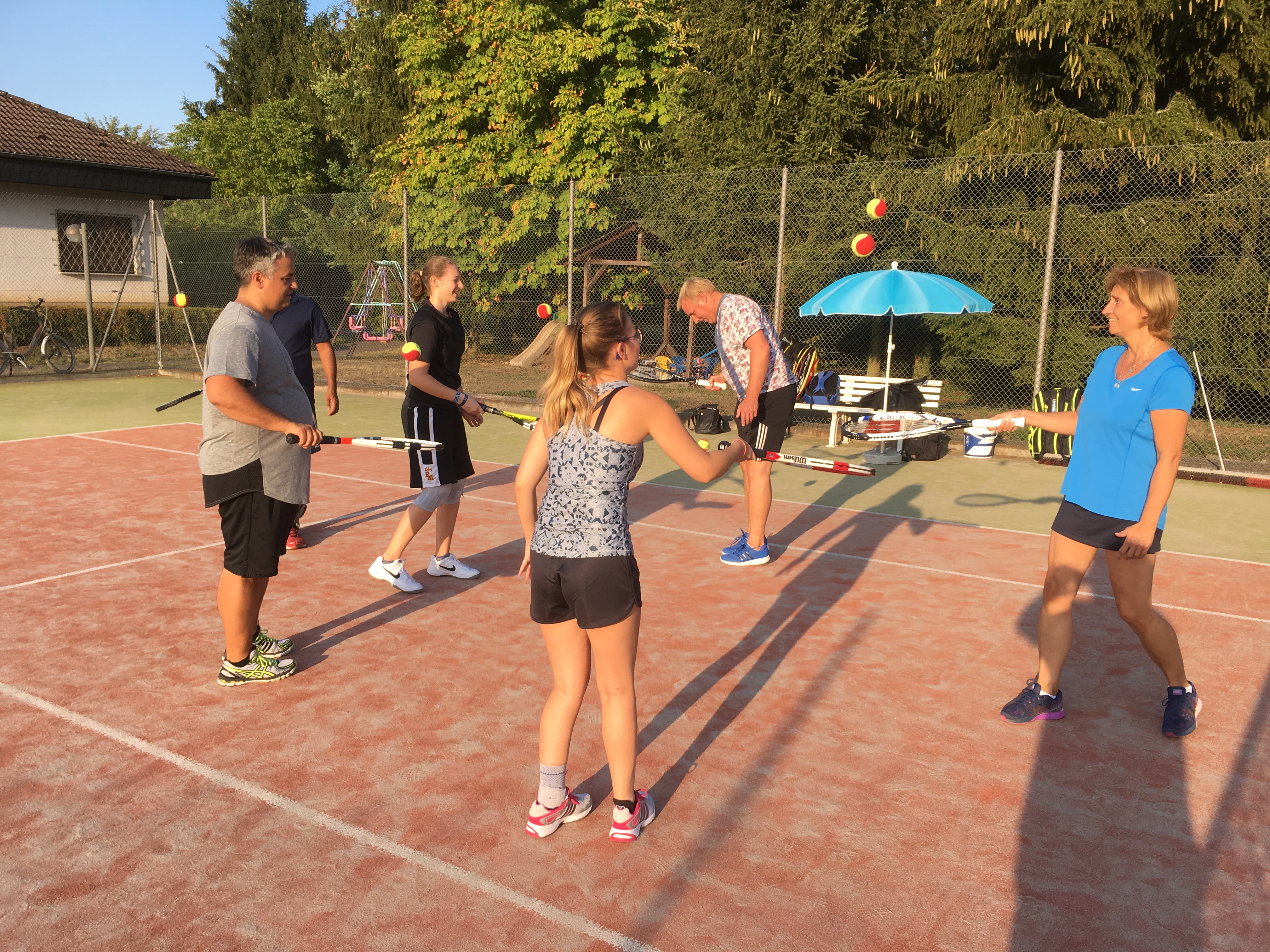 tennis spielen: Mundo del Tenis Academia