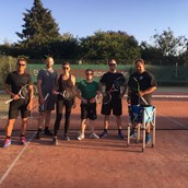 Tennis spielen: Mundo del Tenis Academia